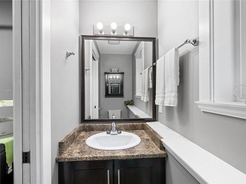 2245 Belwood Pl, Nanaimo, BC - Indoor Photo Showing Bathroom