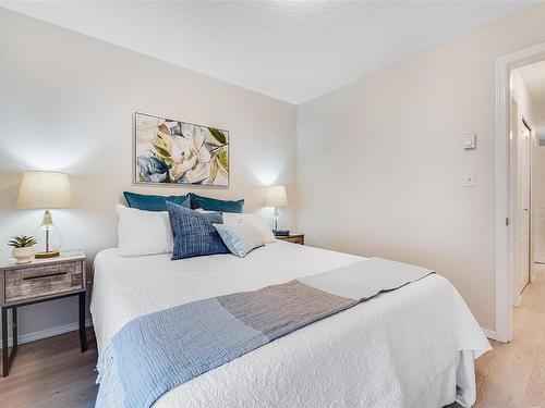 201-445 Cook St, Victoria, BC - Indoor Photo Showing Bedroom