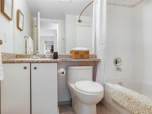 201-445 Cook St, Victoria, BC - Indoor Photo Showing Bathroom