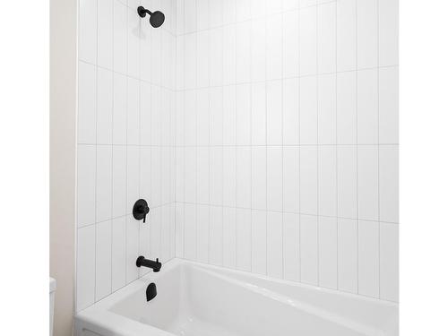 205-947 Whirlaway Cres, Langford, BC - Indoor Photo Showing Bathroom