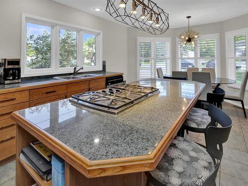 4285 Oak Heights Place, Thunder Bay, ON - Indoor Photo Showing Kitchen With Double Sink