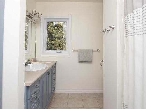 4285 Oak Heights Place, Thunder Bay, ON - Indoor Photo Showing Bathroom