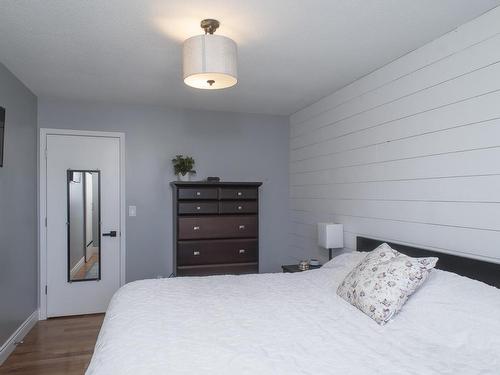 560 Black Bay Road, Thunder Bay, ON - Indoor Photo Showing Bedroom