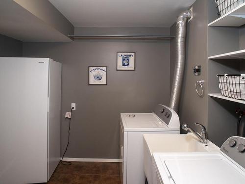 560 Black Bay Road, Thunder Bay, ON - Indoor Photo Showing Laundry Room