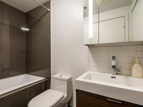 Bathroom - 809-235 Rue Peel, Montréal (Le Sud-Ouest), QC - Indoor Photo Showing Bathroom