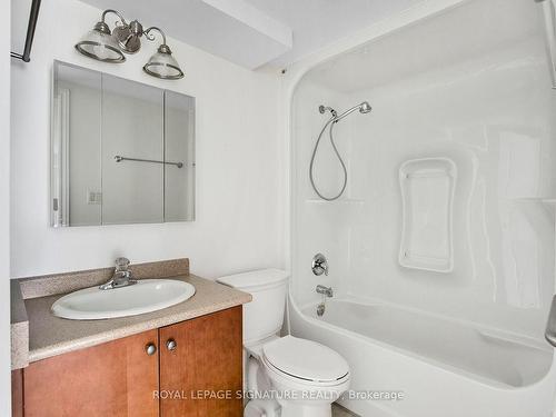 305-486 Laclie St, Orillia, ON - Indoor Photo Showing Bathroom