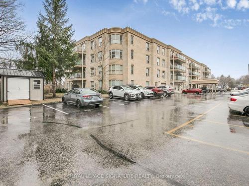 305-486 Laclie St, Orillia, ON - Outdoor With Facade