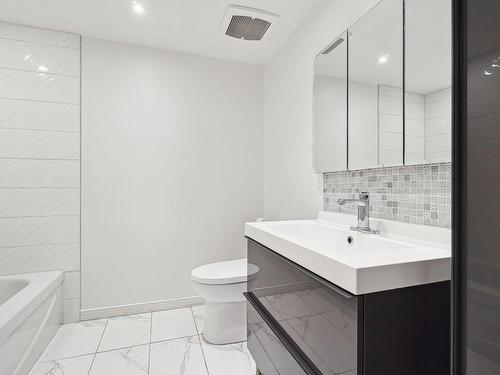 Salle de bains - 504-8065 Boul. St-Laurent, Brossard, QC - Indoor Photo Showing Bathroom