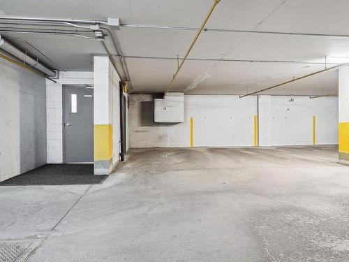 Garage - 504-8065 Boul. St-Laurent, Brossard, QC - Indoor Photo Showing Garage