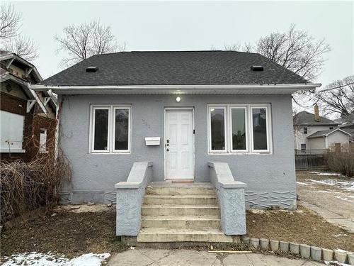 387 Magnus Ave, Winnipeg, MB 