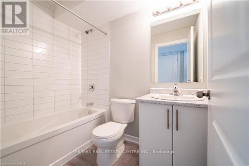 291 Chapel Hill Dr, Kitchener, ON - Indoor Photo Showing Bathroom