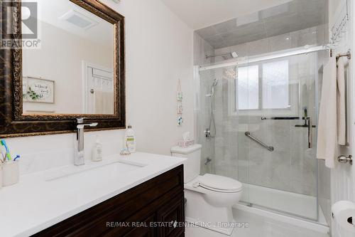40 Basildon Cres, Brampton, ON - Indoor Photo Showing Bathroom