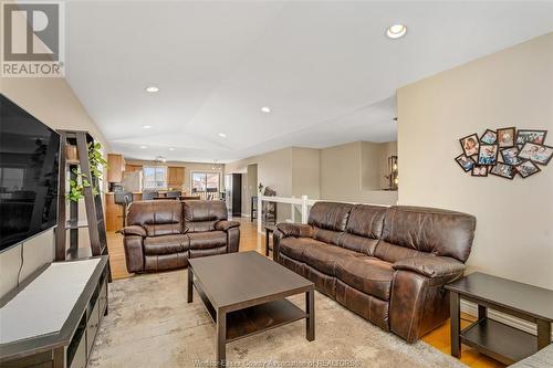 392 Piroli, Lakeshore, ON - Indoor Photo Showing Living Room