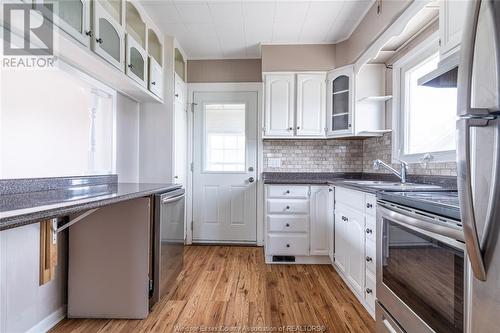 824 Lesperance Road, Tecumseh, ON - Indoor Photo Showing Kitchen