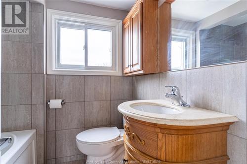 824 Lesperance Road, Tecumseh, ON - Indoor Photo Showing Bathroom