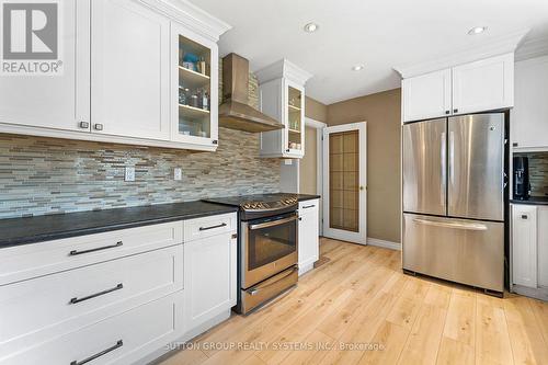 1606 Crediton Parkway E, Mississauga, ON - Indoor Photo Showing Kitchen With Upgraded Kitchen