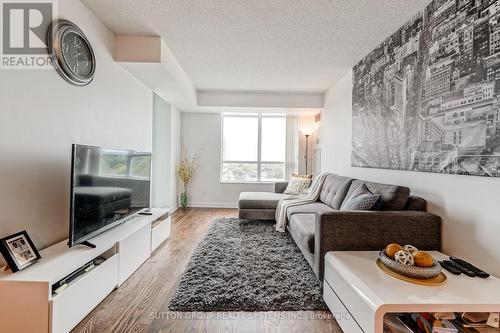 808 - 225 Sherway Gardens Road, Toronto, ON - Indoor Photo Showing Living Room