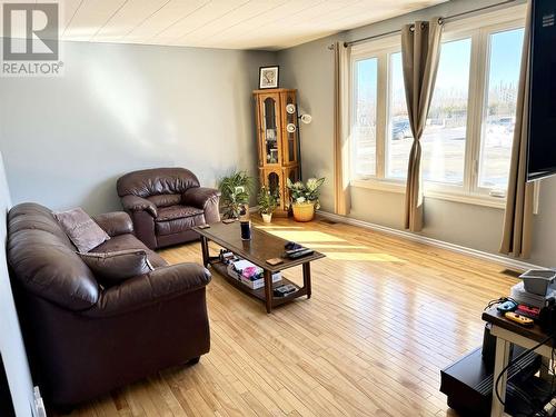 7 Macdonald St, Kapuskasing, ON - Indoor Photo Showing Living Room