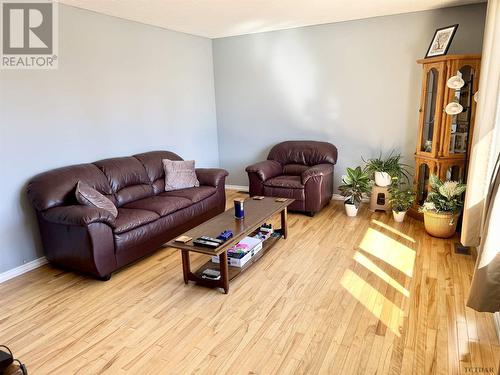 7 Macdonald St, Kapuskasing, ON - Indoor Photo Showing Living Room