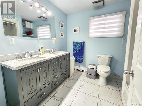 60 Mckelvie Ave, Kirkland Lake, ON - Indoor Photo Showing Bathroom