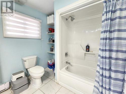 60 Mckelvie Ave, Kirkland Lake, ON - Indoor Photo Showing Bathroom