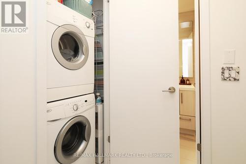 402 - 39 Sherbourne Street, Toronto, ON - Indoor Photo Showing Laundry Room