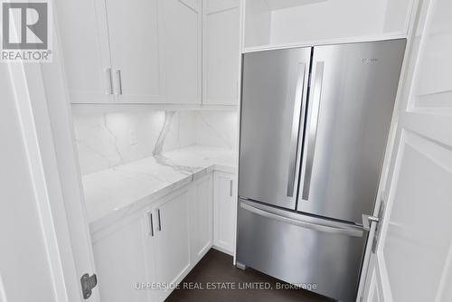 28 Thornridge Drive, Vaughan, ON - Indoor Photo Showing Kitchen With Stainless Steel Kitchen