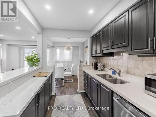 #34 -400 Mississauga Valley Blvd, Mississauga, ON - Indoor Photo Showing Kitchen With Double Sink