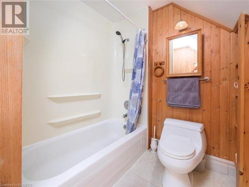 1604 8Th Avenue W, Georgian Bluffs, ON - Indoor Photo Showing Bathroom