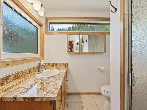 3500 Granite Bay Rd, Quadra Island, BC - Indoor Photo Showing Bathroom
