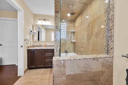 19 Athens Street, Hamilton, ON - Indoor Photo Showing Bathroom