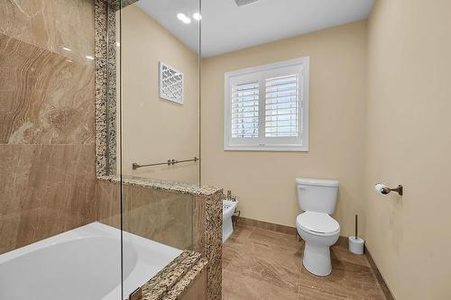19 Athens Street, Hamilton, ON - Indoor Photo Showing Bathroom