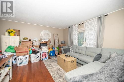 315 Cecelia Street, Pembroke, ON - Indoor Photo Showing Living Room