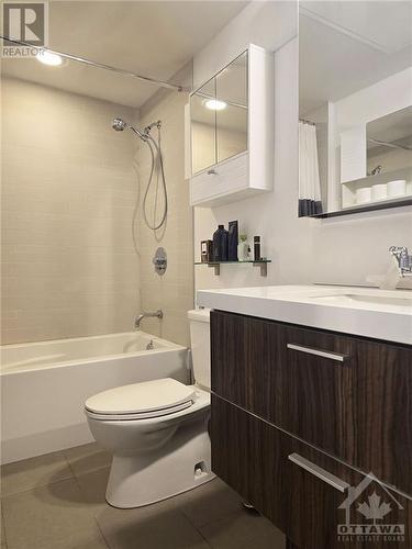 360 Mcleod Street Unit#304, Ottawa, ON - Indoor Photo Showing Bathroom