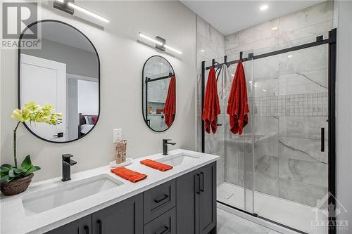 Main bathroom. - 318 Moore Crescent, Kemptville, ON - Indoor Photo Showing Bathroom