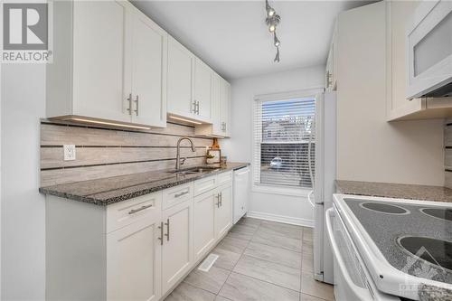 100 Greenboro Crescent, Ottawa, ON - Indoor Photo Showing Kitchen