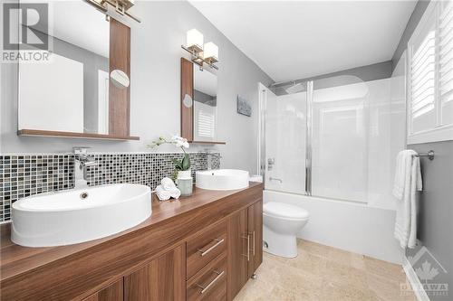 100 Greenboro Crescent, Ottawa, ON - Indoor Photo Showing Bathroom