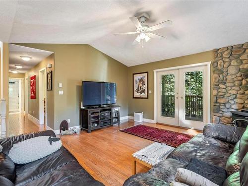 4191 Barnjum Rd, Duncan, BC - Indoor Photo Showing Living Room