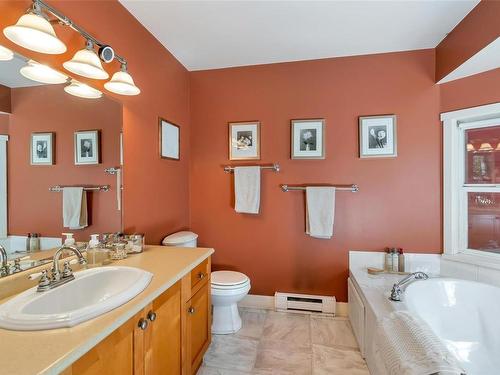 4191 Barnjum Rd, Duncan, BC - Indoor Photo Showing Bathroom