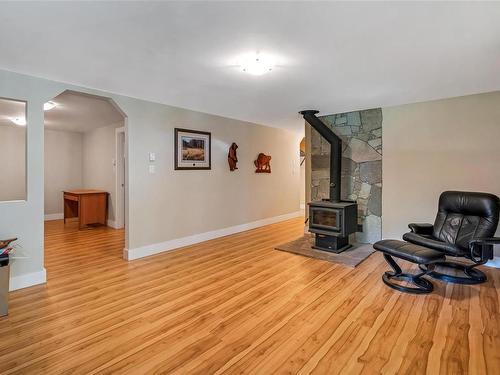 4191 Barnjum Rd, Duncan, BC - Indoor With Fireplace