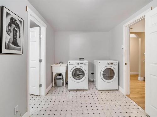 4191 Barnjum Rd, Duncan, BC - Indoor Photo Showing Laundry Room