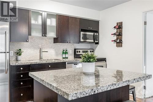 1005 King Street W Unit#401, Toronto, ON - Indoor Photo Showing Kitchen With Upgraded Kitchen