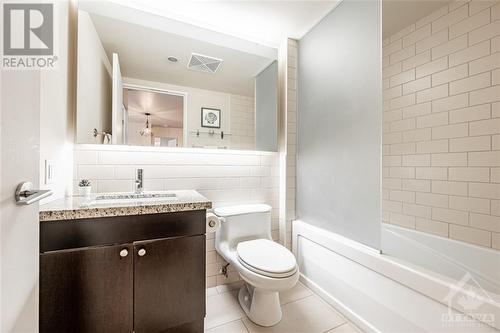 1005 King Street W Unit#401, Toronto, ON - Indoor Photo Showing Bathroom