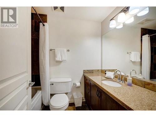 654 Cook Road Unit# 431, Kelowna, BC - Indoor Photo Showing Bathroom