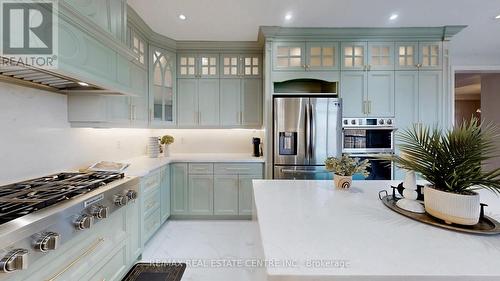34 Haywood Drive, Brampton, ON - Indoor Photo Showing Kitchen With Upgraded Kitchen