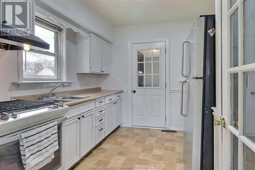 71 Alexandra Avenue, Chatham, ON - Indoor Photo Showing Kitchen With Double Sink