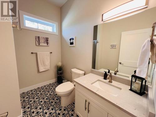 1711 Pine Ridge Mountain Place, Invermere, BC - Indoor Photo Showing Bathroom