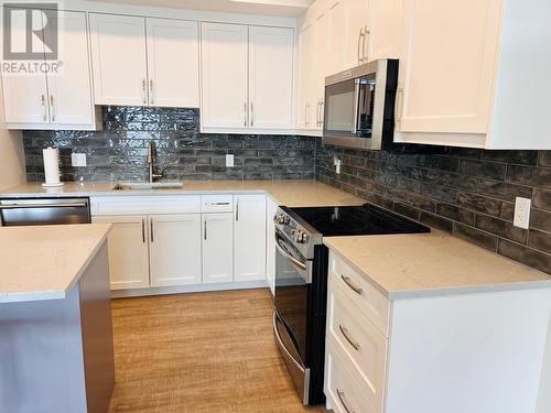 1711 Pine Ridge Mountain Place, Invermere, BC - Indoor Photo Showing Kitchen