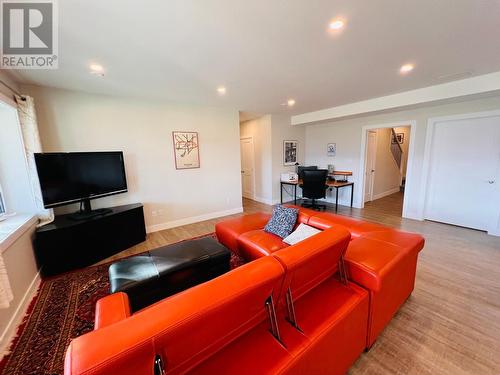 1711 Pine Ridge Mountain Place, Invermere, BC - Indoor Photo Showing Living Room