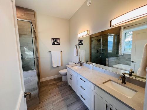 1711 Pine Ridge Mountain Place, Invermere, BC - Indoor Photo Showing Bathroom
